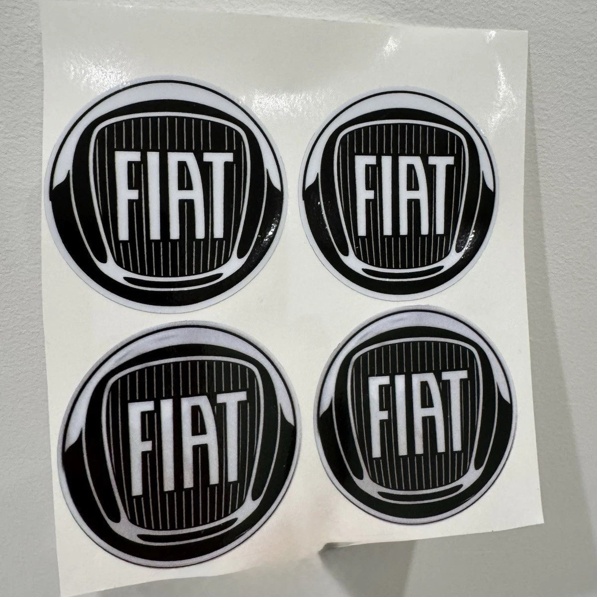BORCHIE COPRIMOZZI ADESIVI STICKERS PER CERCHI IN LEGA  X 4 PZ 60 mm LOGO FIAT