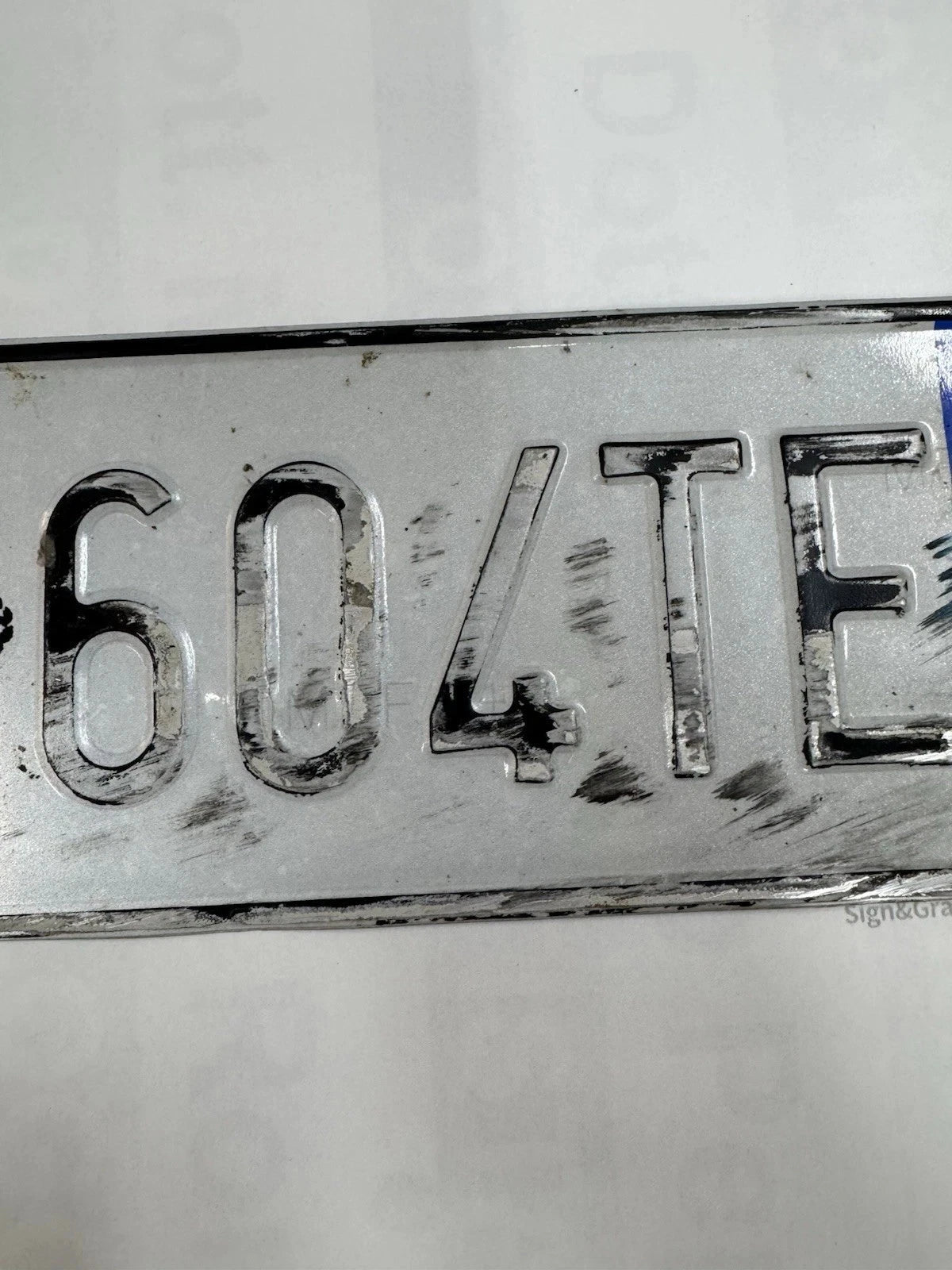 LETTERE E NUMERI ADESIVI PER TARGA AUTO ANTERIORE RESISTENTE ALL’ESTERNO